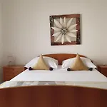 Julian Gostinjska kuća 3*