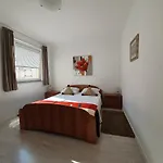 Julian Gostinjska kuća 3*