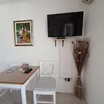 Gostinjska kuća Julian 3*