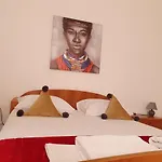 Gostinjska kuća Julian 3*