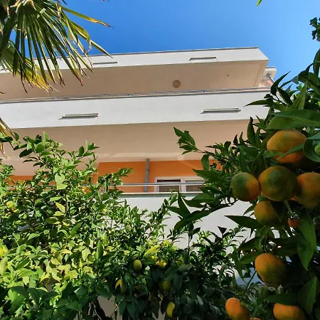 בית הארחה Julian