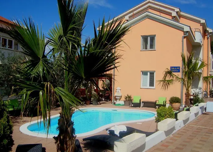 בית הארחה Julian