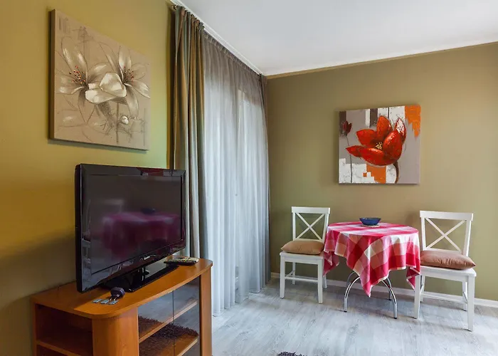 Julian 3* זאדאר