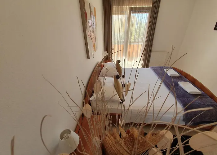 Julian בית הארחה 3*