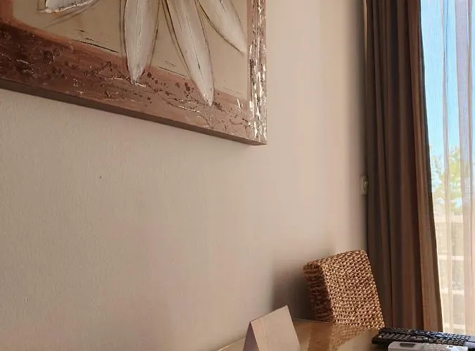 Julian בית הארחה זאדאר