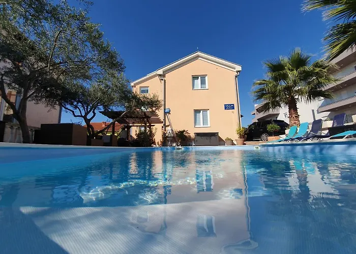 Julian בית הארחה זאדאר