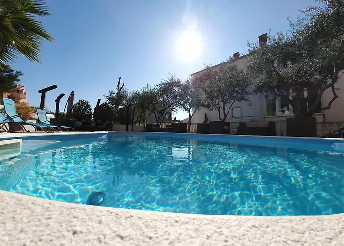 Julian בית הארחה