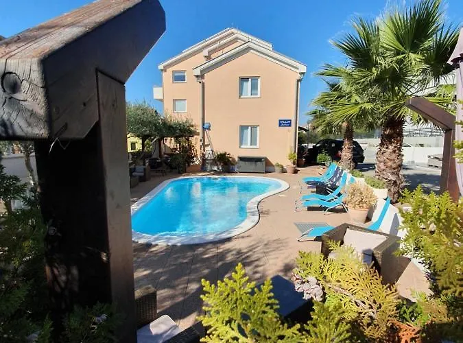 Julian בית הארחה 3*