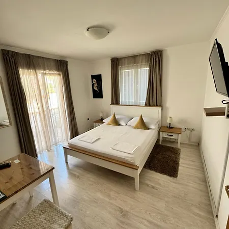 Julian 招待所 扎达尔